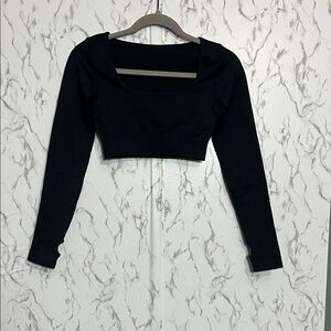 Women's Black Ribbed Long-Sleeve Scoop Crop Top